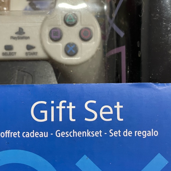 💙 HOST PICK 💙- Perfect gamer gift set - Picture 4 of 4